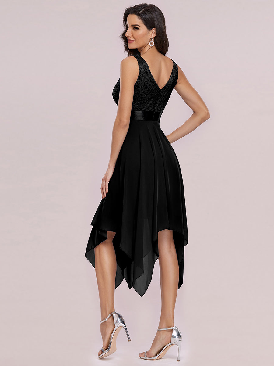 Lara™ | Außergewöhnliches Brautjungfernkleid aus Spitze und Chiffon mit V-Ausschnitt