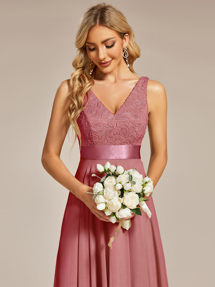 Lara™ | Außergewöhnliches Brautjungfernkleid aus Spitze und Chiffon mit V-Ausschnitt