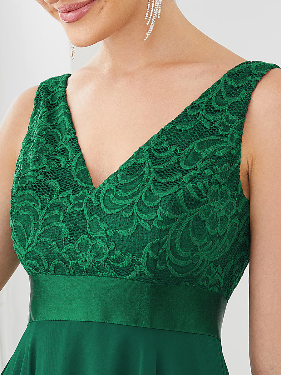 Lara™ | Außergewöhnliches Brautjungfernkleid aus Spitze und Chiffon mit V-Ausschnitt