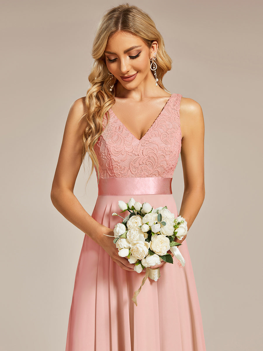 Lara™ | Außergewöhnliches Brautjungfernkleid aus Spitze und Chiffon mit V-Ausschnitt