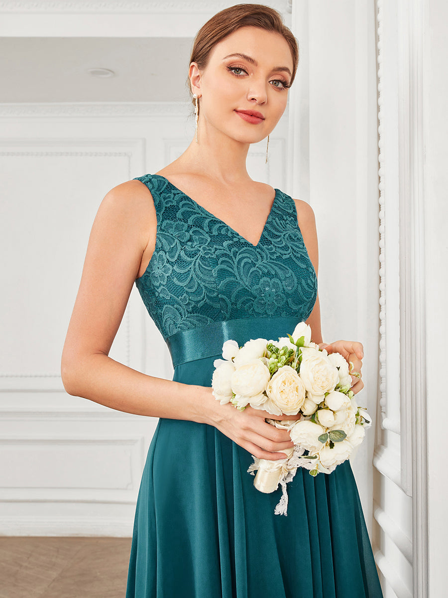 Lara™ | Außergewöhnliches Brautjungfernkleid aus Spitze und Chiffon mit V-Ausschnitt